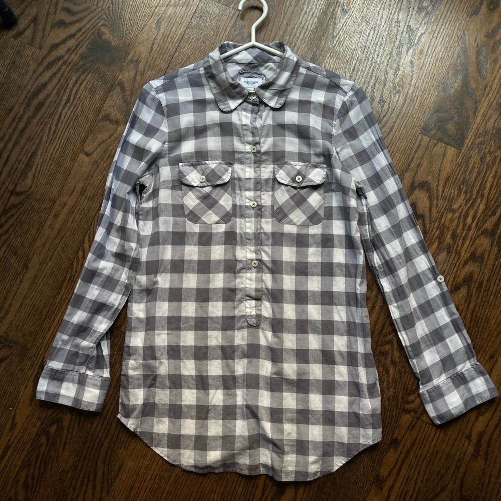 Woman’s American Eagle Outfitters button down shirt size 8